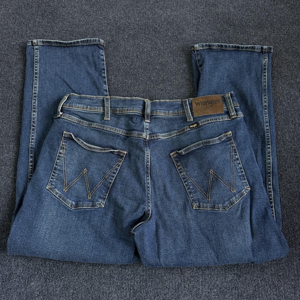 Wrangler‎ Relaxed Fit Jeans Mens 36x29 Medium Wash Blue Denim Straight Stretch